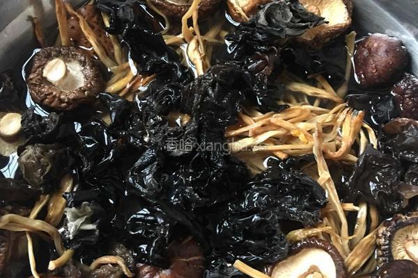 香菇木耳莲藕焖豆腐张的做法图解3