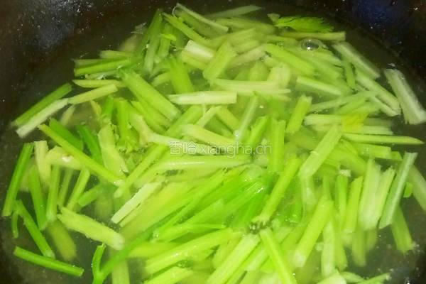 芹菜猪肉炖粉条的做法图解4