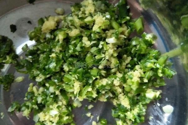 芹菜叶猪肉馅水饺的做法图解1