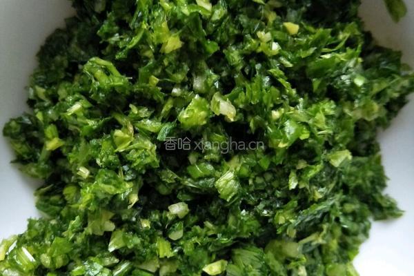 芹菜叶猪肉馅水饺的做法图解2
