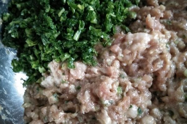 芹菜叶猪肉馅水饺的做法图解3