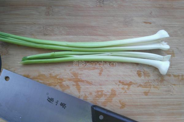 蒜苗炒豆皮的做法图解1