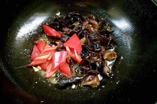 木耳香菇炒黄瓜的做法图解8