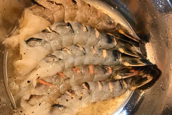 香喷喷的菠萝饭的做法图解1