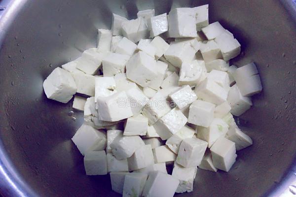 香椿拌豆腐的做法图解5