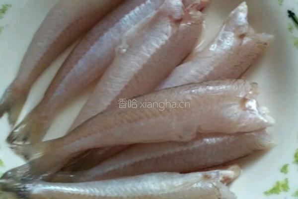 （油炸）梭子鱼的做法图解1
