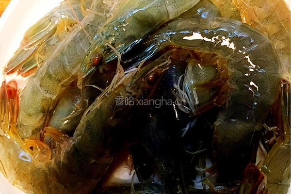 番茄虾的做法图解1