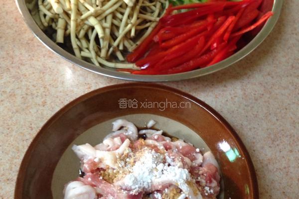 鱼腥草炒肉丝的做法图解3