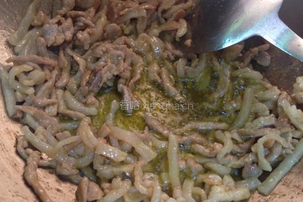 鱼腥草炒肉丝的做法图解5
