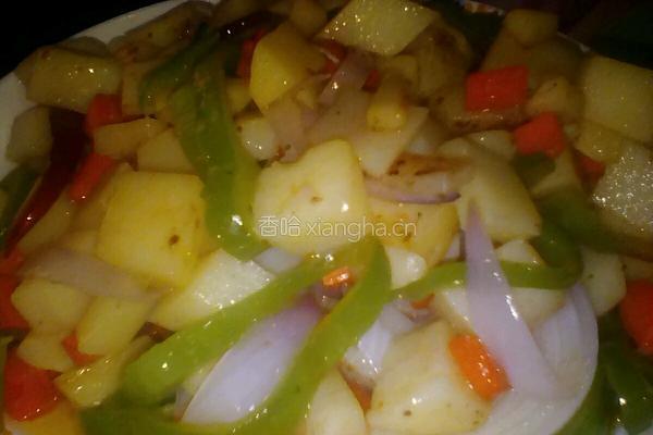 青椒胡萝卜炒土豆丁的做法图解3