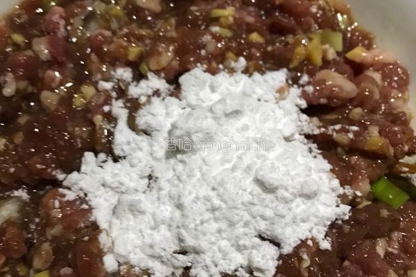 羊肉丸子萝卜汤的做法图解3