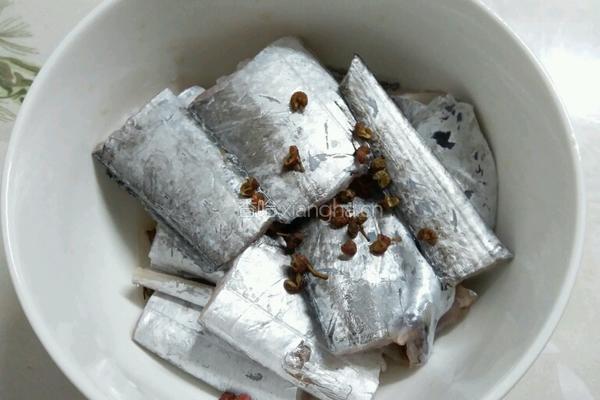 红烧带鱼的做法图解1
