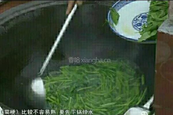 咸蛋黄炒菠菜的做法图解3
