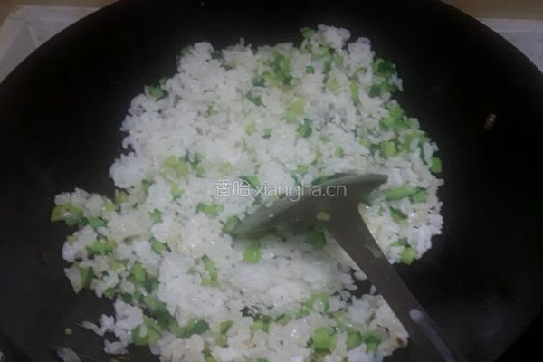黄瓜蛋炒饭的做法图解4