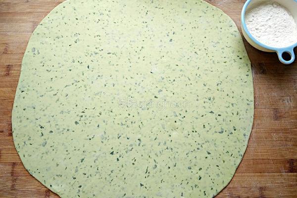 手擀菠菜面片的做法图解1