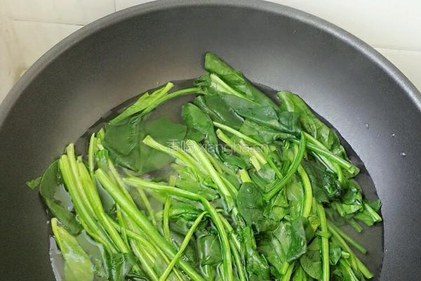 果仁菠菜的做法图解2