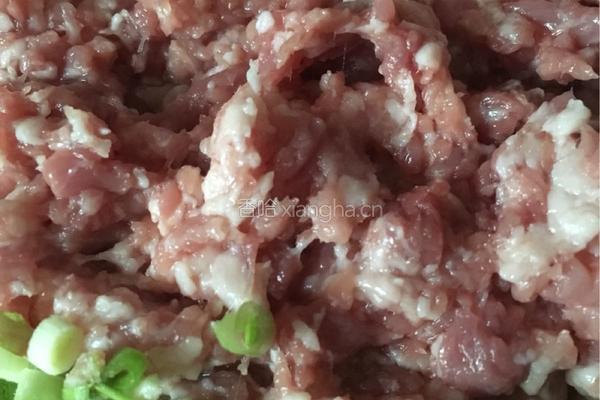 油爆辣椒塞肉的做法图解2