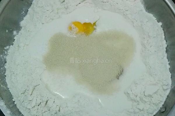 松子奶油•夹心面包的做法图解1