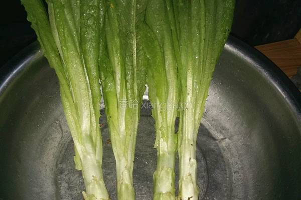 腊肉炒莴笋的做法图解1