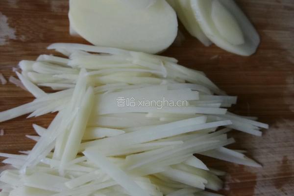 孜然土豆丝的做法图解2