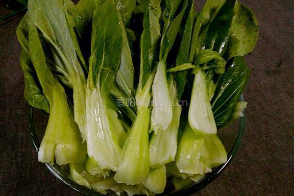 香菇炒小白菜的做法图解2