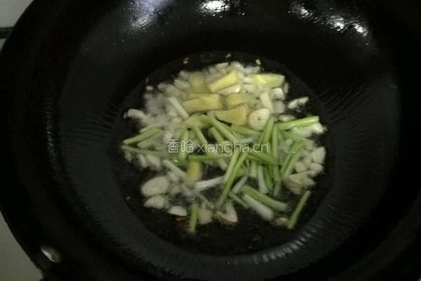 萝卜干炒腊肠的做法图解7