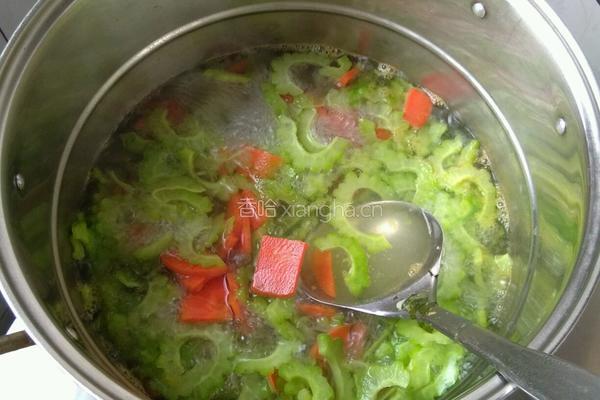 苦瓜炒肉的做法图解3