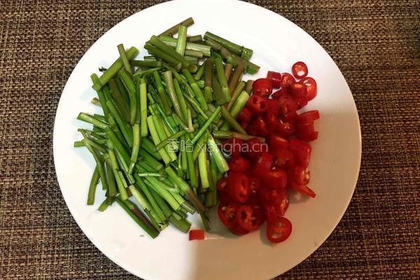 野芹菜炒腊肉的做法图解2