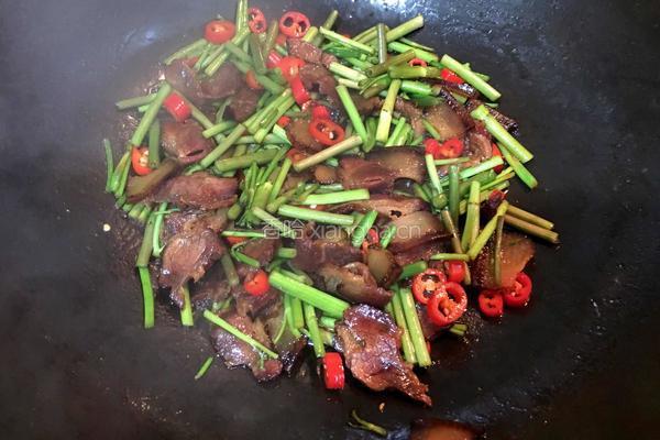 野芹菜炒腊肉的做法图解7