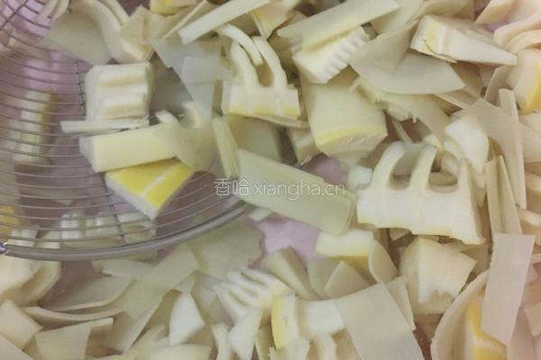 红烧肉焖春笋的做法图解3