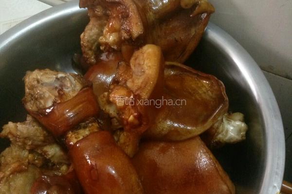 卤猪蹄的做法图解2