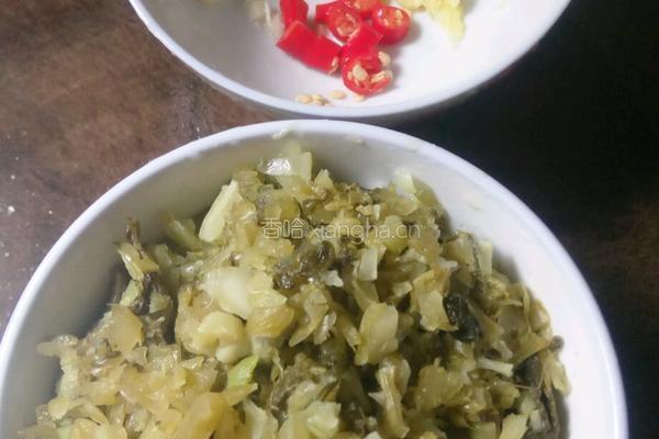 香辣酸菜炒肥肠的做法图解5