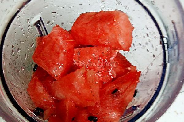 西瓜汁（料理机版）的做法图解2