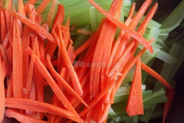 肉小炒芹菜的做法图解3