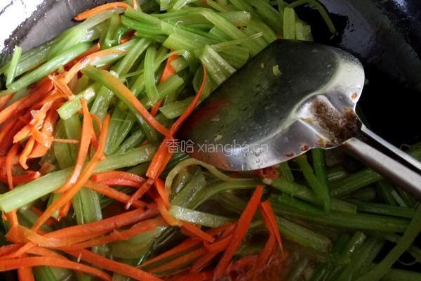 肉小炒芹菜的做法图解5