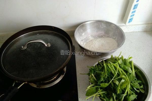 菠菜海鲜面的做法图解1
