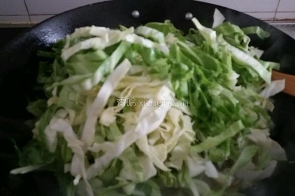 绿甘蓝炒粉条的做法图解6