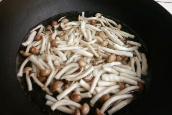 蟹味菇娃娃菜的做法图解3