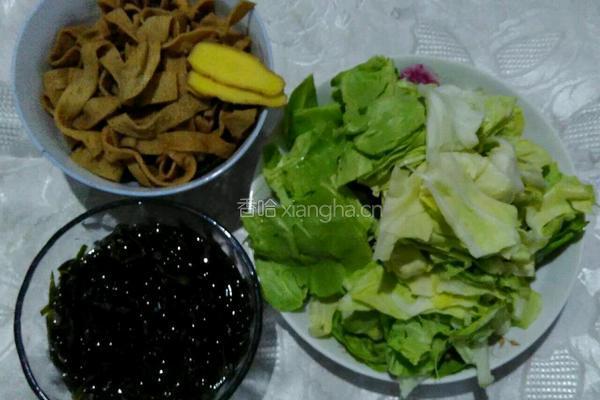 御帘豆腐海带烩包菜的做法图解1