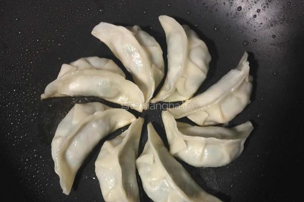 抱蛋煎饺的做法图解3