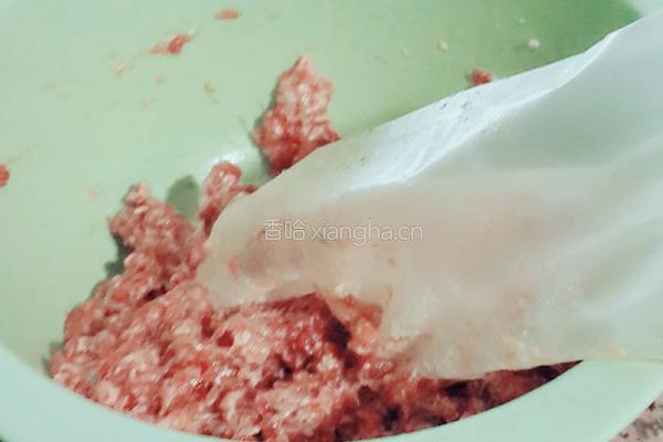 满口流鲜汁的肉三鲜馅饺子的做法图解1
