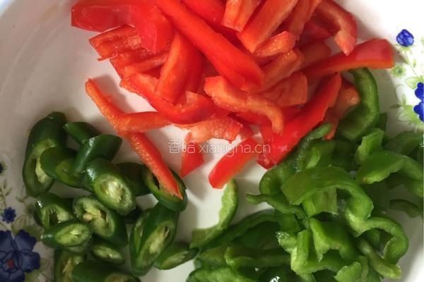 荆芥炒千张的做法图解3