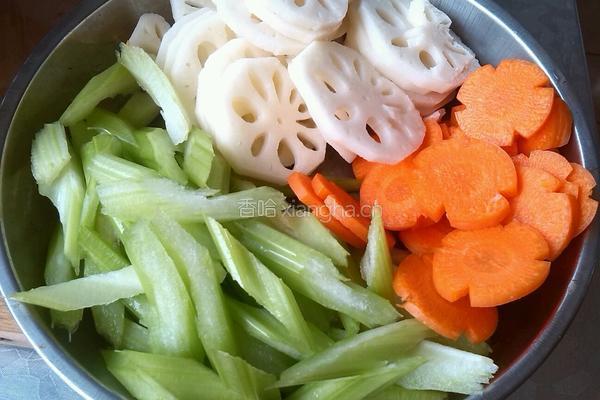  椒油炝时蔬的做法图解2