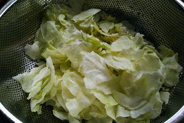 蚝油手撕包菜的做法图解1