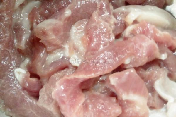 丝瓜瘦肉汤的做法图解1