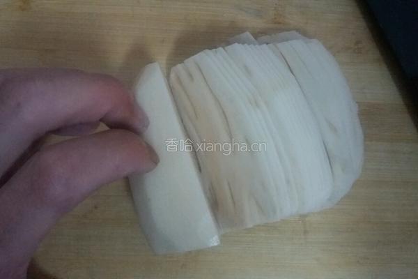 凉拌莲藕丝的做法图解1