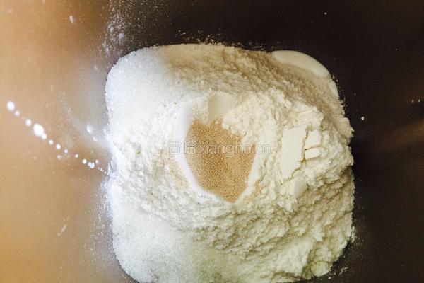 奶香蜜豆椰蓉包的做法图解2