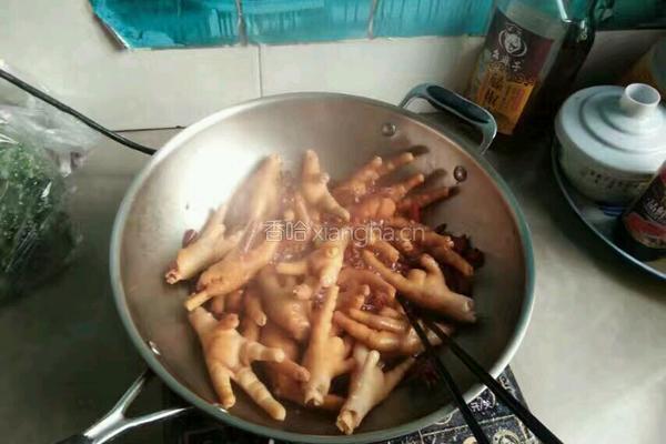 酱油卤鸡爪的做法图解3