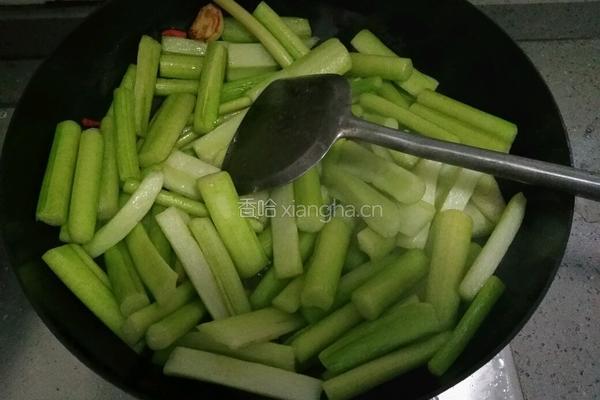 炒芋苗的做法图解3