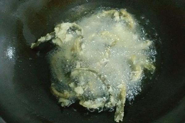 椒盐爆泥鳅的做法图解3